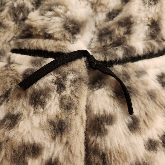 Calvin Klein Jeans Sleeveless Faux Fur Vest Baby Girl's 24M Multicolor - Picture 5 of 5